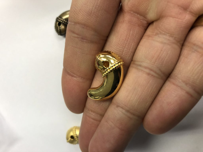 金　勾玉